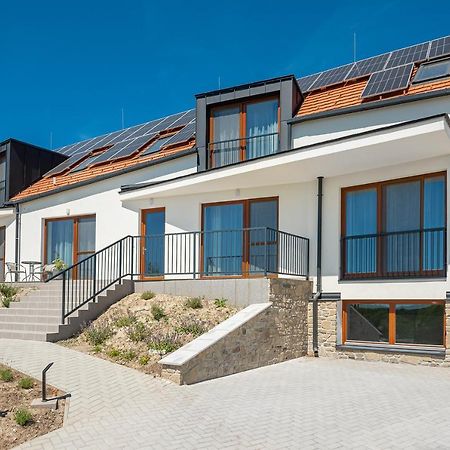 Herics Apartman Тихани Екстериор снимка