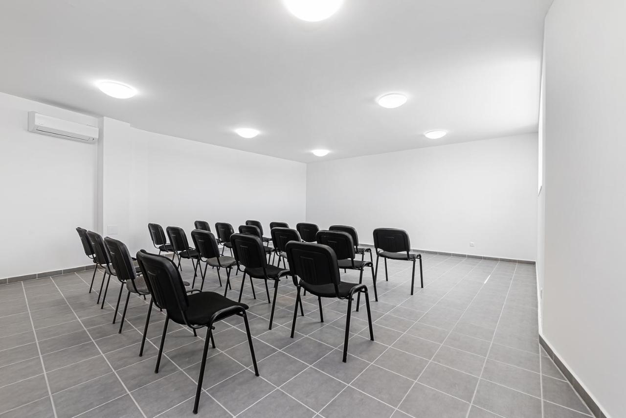 Herics Apartman Тихани Екстериор снимка