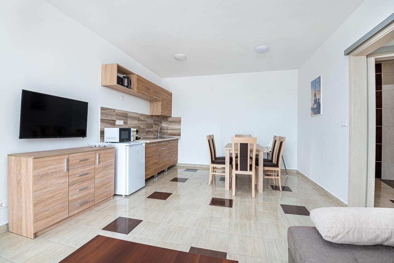 Herics Apartman Тихани Екстериор снимка