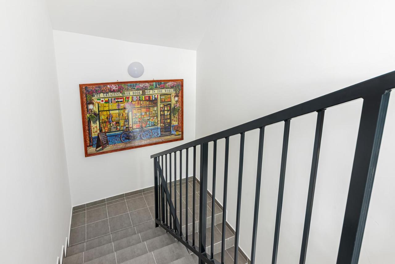 Herics Apartman Тихани Екстериор снимка