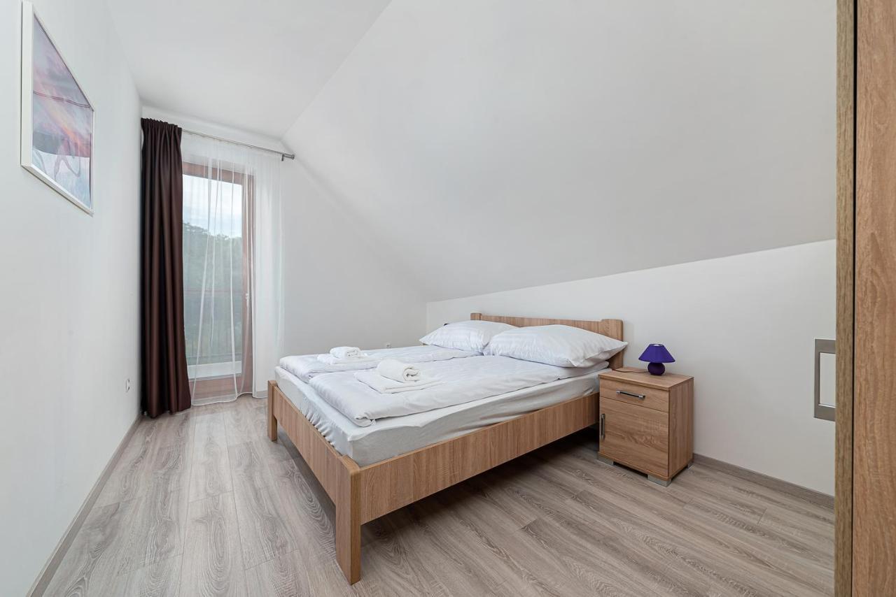 Herics Apartman Тихани Екстериор снимка