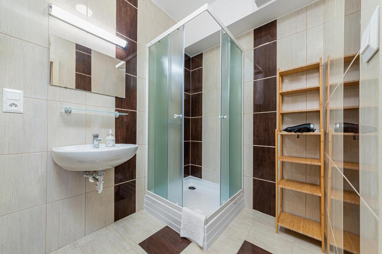 Herics Apartman Тихани Екстериор снимка