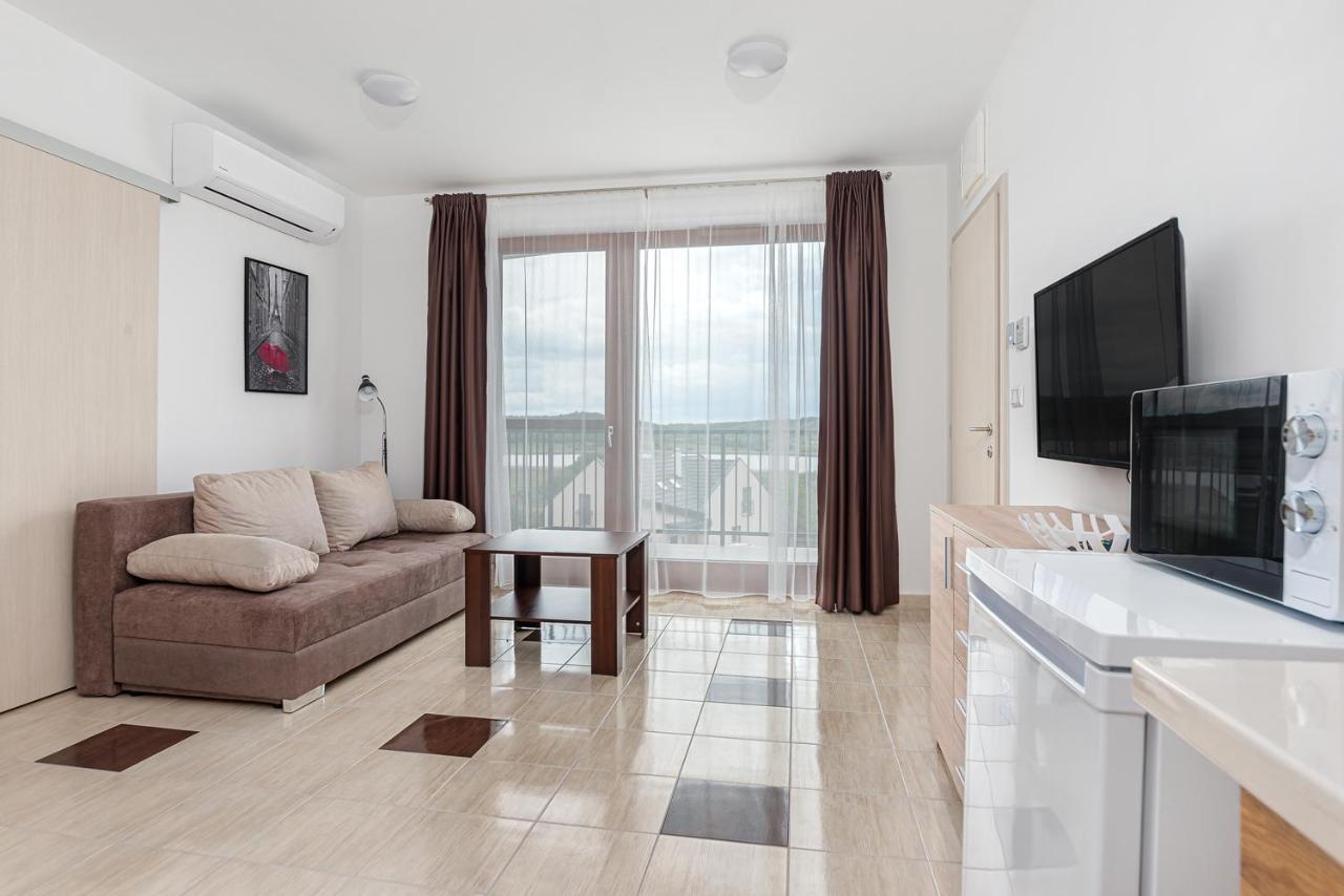 Herics Apartman Тихани Екстериор снимка