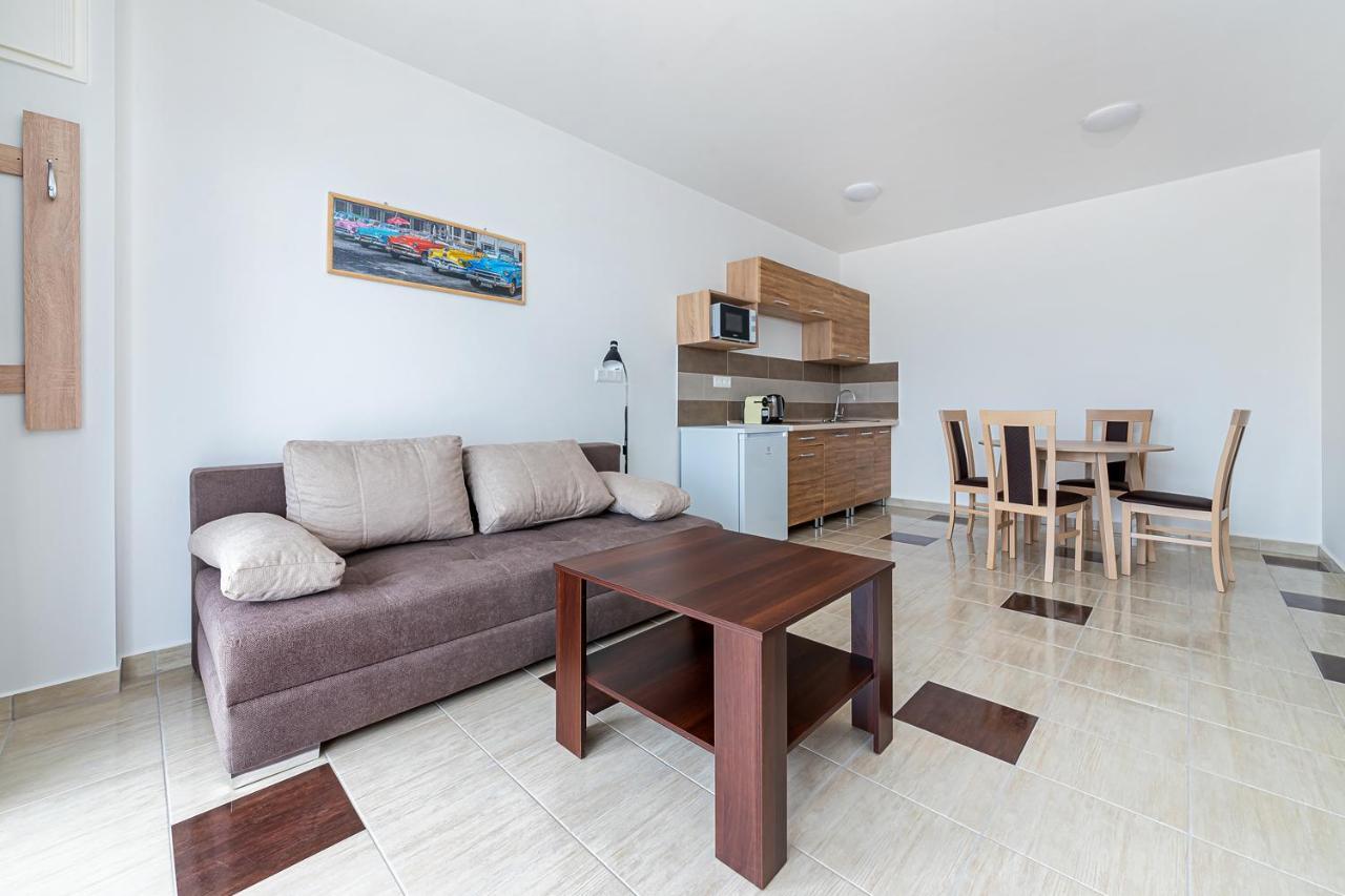 Herics Apartman Тихани Екстериор снимка