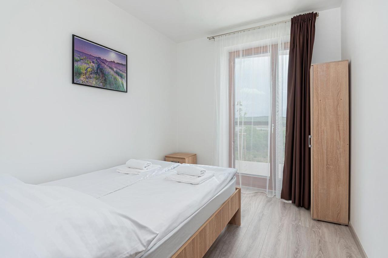 Herics Apartman Тихани Екстериор снимка