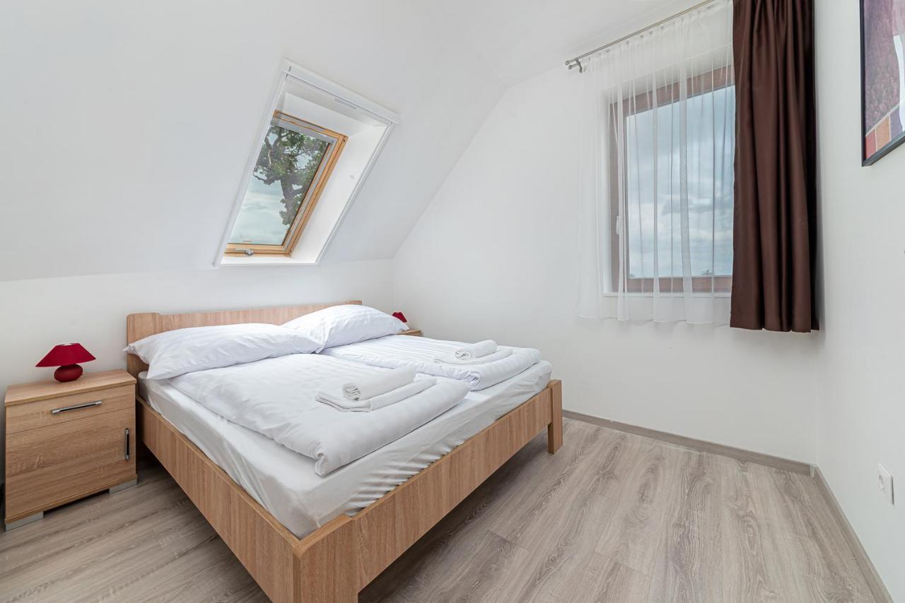 Herics Apartman Тихани Екстериор снимка