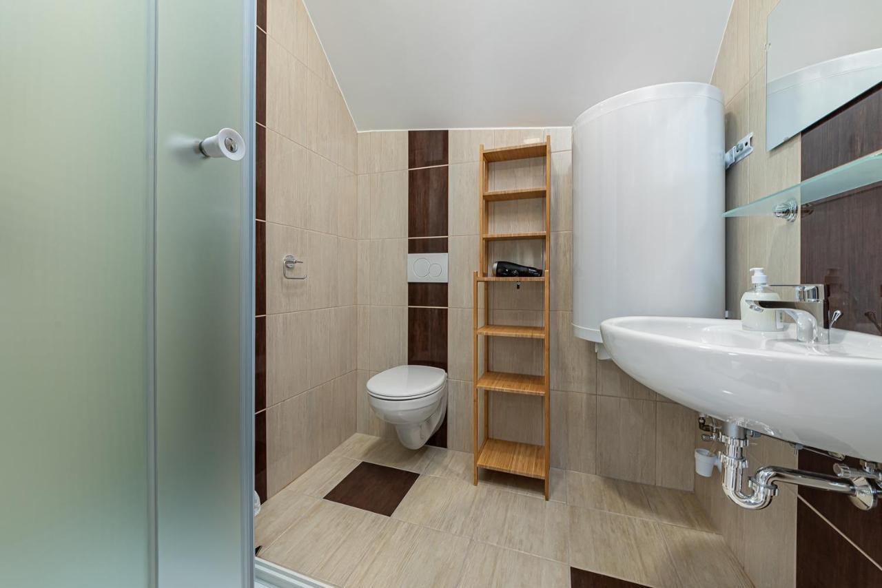 Herics Apartman Тихани Екстериор снимка